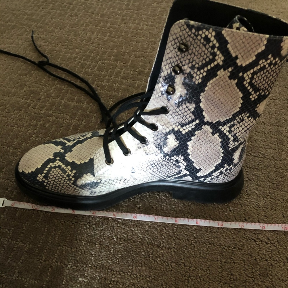 Authentic Good Condition Stuart Weitzman Mckenzee… - image 8